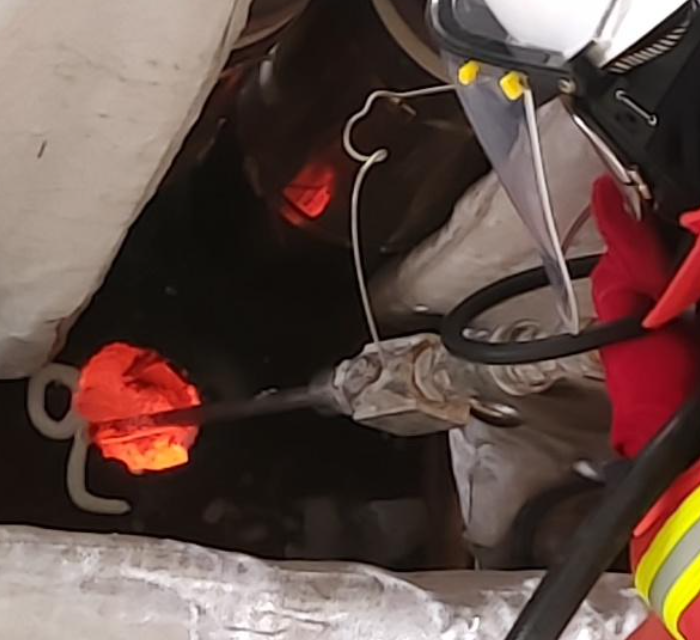 Injection of high-temp compound with anchor reinforcement during online hotspot repair